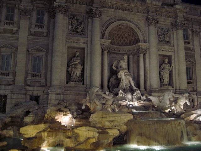 Trevi Fountain-01.JPG